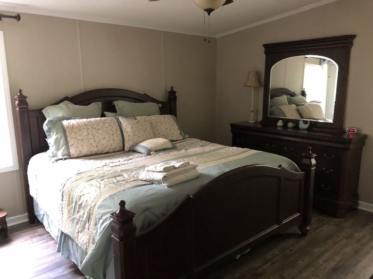 5 bedrooms, free WiFi, bed sheets