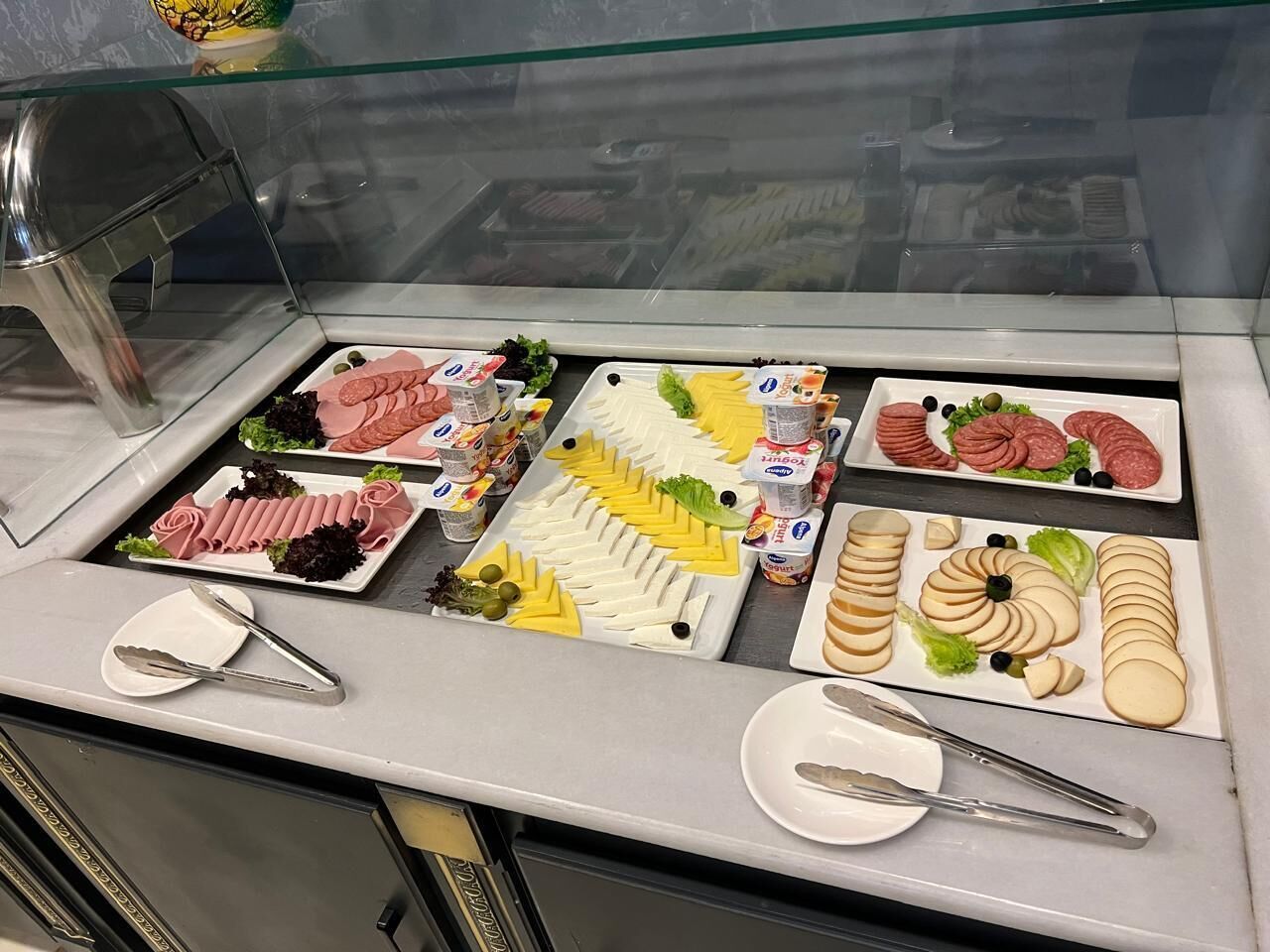 Daily buffet breakfast for a fee