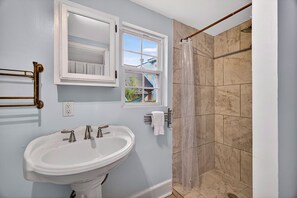 Bathroom - Charming Long-term Rental Steps to Squares, Coffee Shops by Lucky Savannah (Savannah)