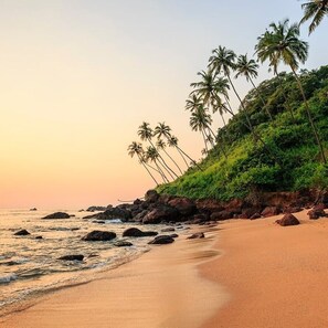 Beach - Luxurious Lavender Villa 7BHK with Car (Calangute)