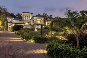 Exterior - Luxurious Lavender Villa 7BHK with Car (Calangute)