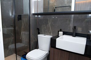Dusche, Handtücher, Seife, Toilettenpapier