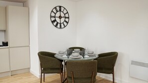 Departamento, vista a la ciudad | Restaurantes