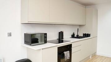 Apartment, City View | Private kitchen
