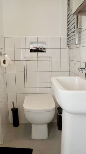 Apartment, City View | Bathroom - Belgravia House  (Sheffield)