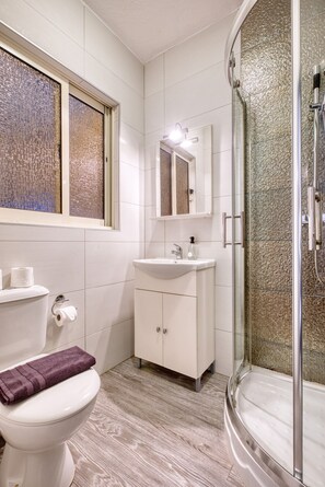 Shower, hair dryer, towels, soap - Cosy 2 bedroom apartment near the sea RPSA1-1 (St. Paul’s Bay)