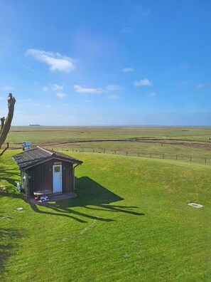 Exterior - Apartment 'Ferienwohnung Habel' with Sea View, Shared Terrace and Wi-Fi (Hallig Langeneß)