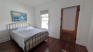 3 bedrooms, desk, free WiFi, bed sheets