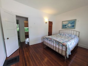 3 bedrooms, desk, free WiFi, bed sheets