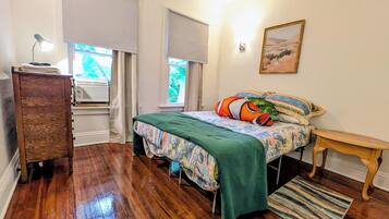3 bedrooms, desk, free WiFi, bed sheets