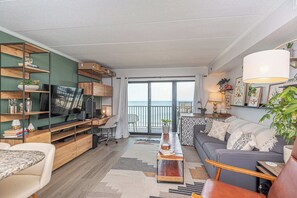 TV, offices - Oceanfront Condo with Indoor Pool (Ocean City)