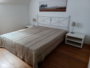 4 bedrooms, Internet, bed sheets