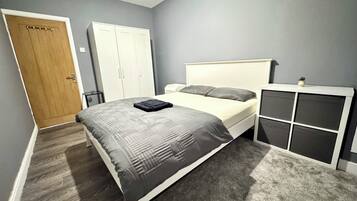 Iron/ironing board, free WiFi, bed sheets