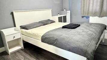Iron/ironing board, free WiFi, bed sheets