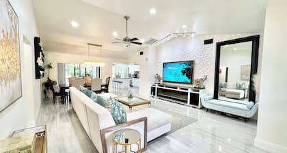 Luxury Naples House 10 mins to Beach & 5th Ave Community Pool and Gulf Access