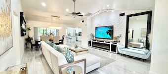 Luxury Naples House 10 mins to Beach & 5th Ave Community Pool and Gulf Access