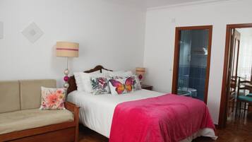 Iron/ironing board, WiFi, bed sheets