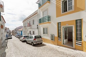 Exterior - Solar do Diabrete Studio Apartment in Nazaré’s Historic Center, 100m from the Beach (Nazaré)