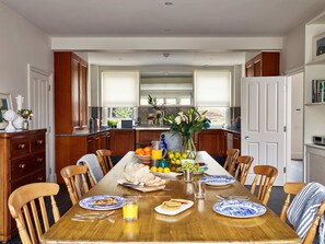 5 bedrooms, Internet - Luxury Coastal Cottage With Harbour Views (St Austell)