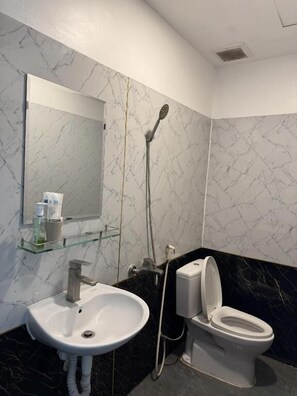Bathroom - Coastal Homestay Phu Quoc (Phu Quoc)