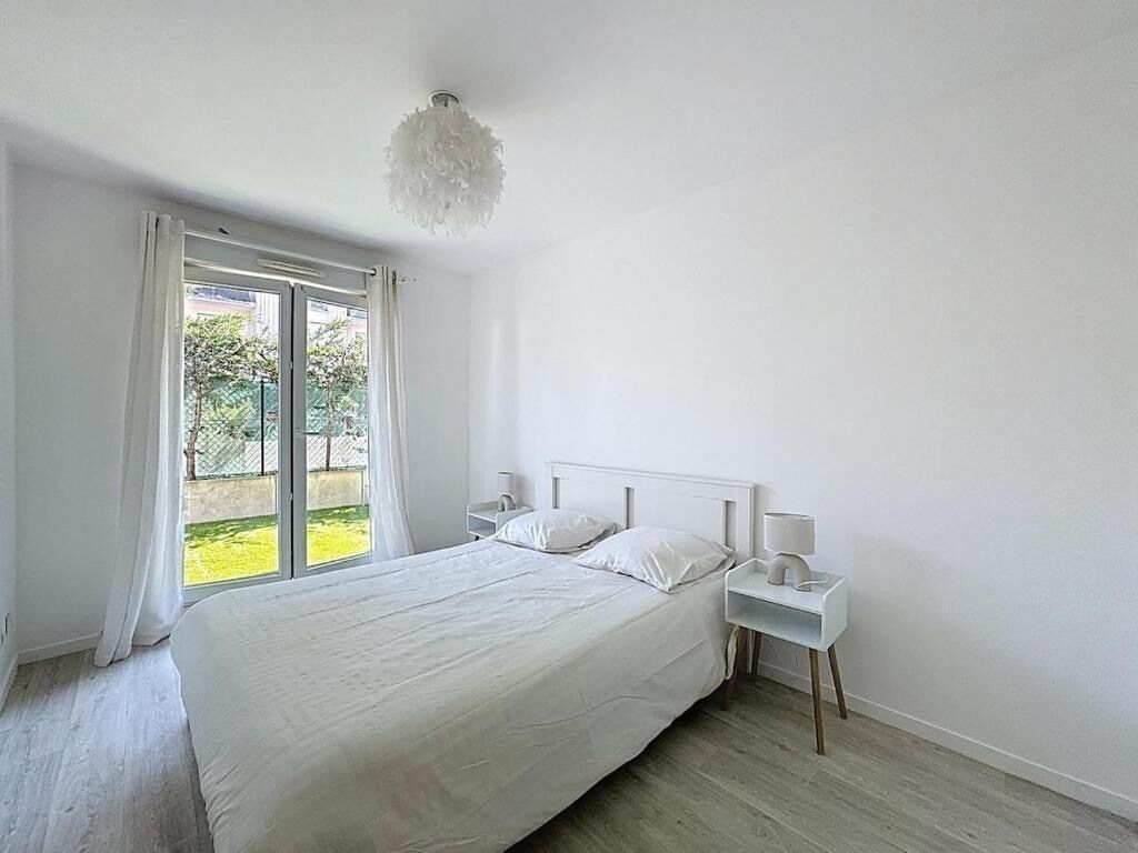 2 bedrooms, internet, bed sheets