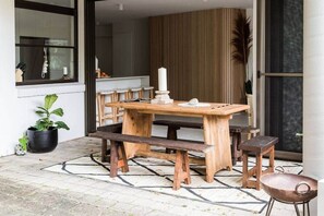 Outdoor dining - Two Bedroom Beach Bungalow (Noosa Heads)