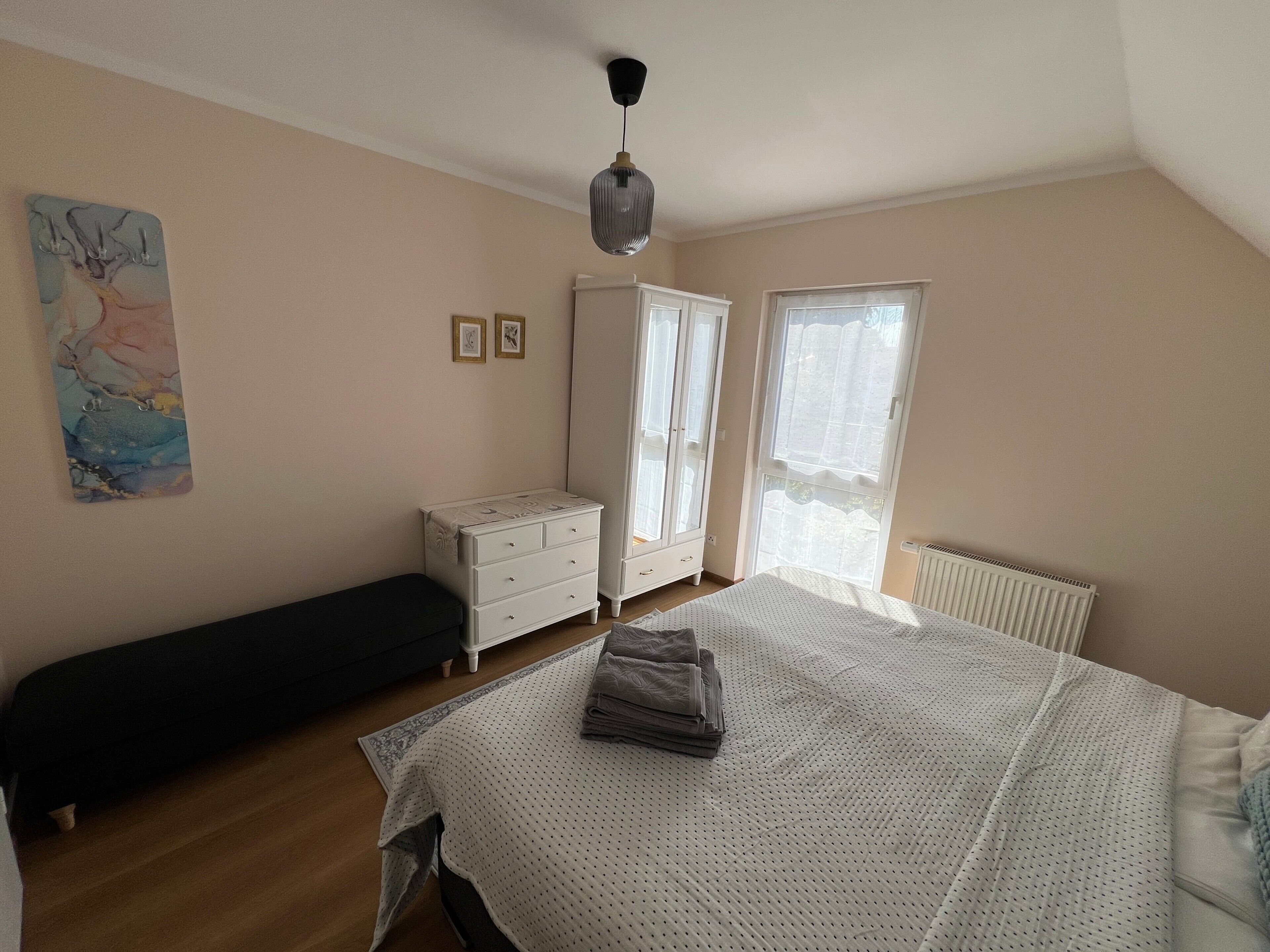 Iron/ironing board, WiFi, bed sheets