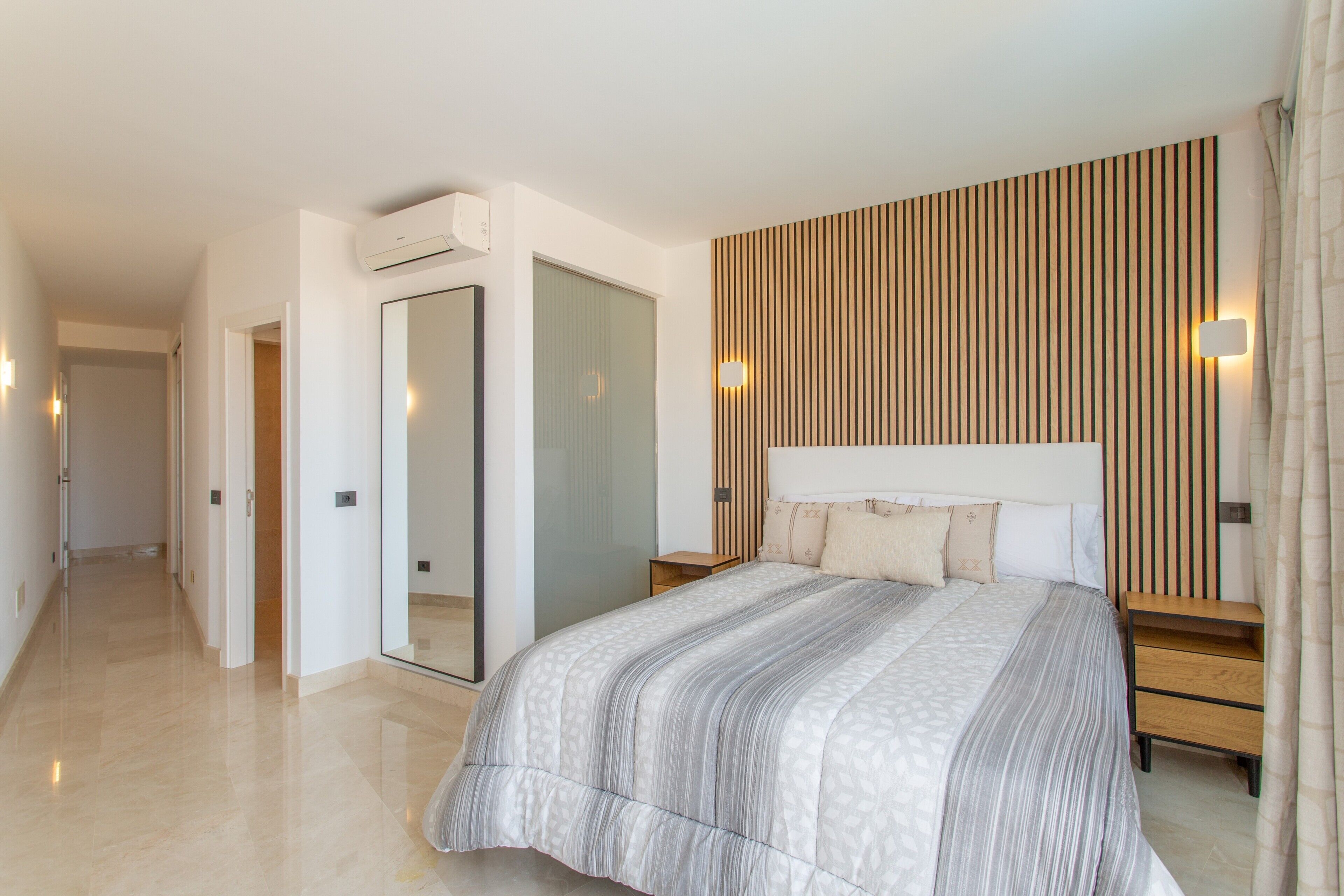 Iron/ironing board, WiFi, bed sheets, wheelchair access