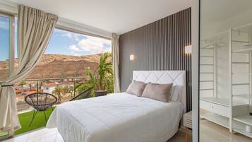 Iron/ironing board, WiFi, bed sheets, wheelchair access