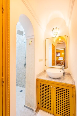 Hair dryer, towels, soap, toilet paper - New, luxury, 4BR 4,5 bath Riad UNIVERSE , enchanting rooftop with pool , new AC (MARRAKECH)