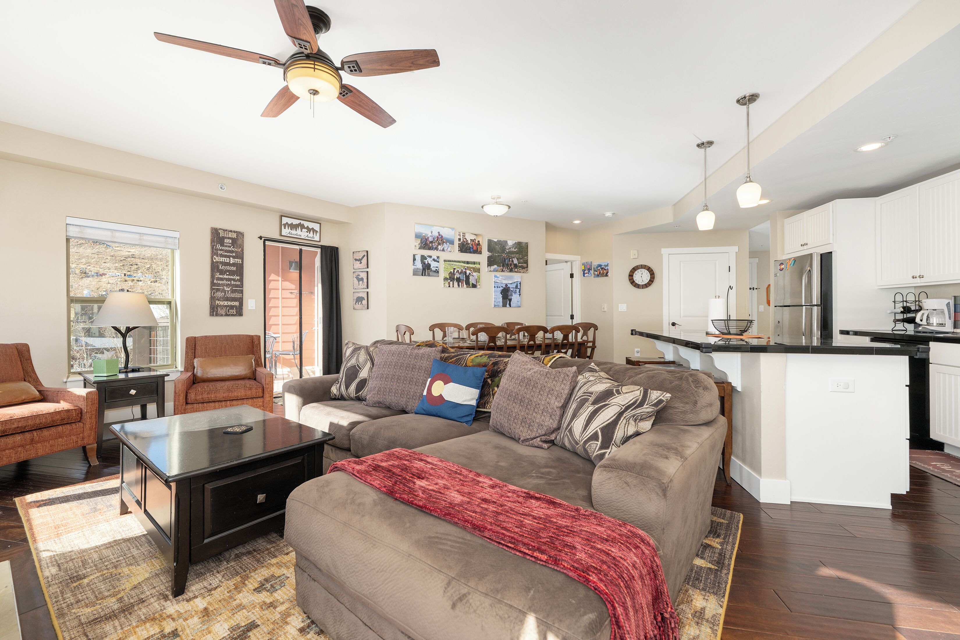 Smart TV, fireplace, DVD player