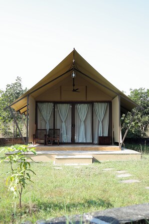 Terrace/patio - Madhuban Eco Retreat (Budhni)