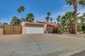 Interior - 1 Mi to Dtwn Palm Springs! Desert Escape w/ Pool (Palm Springs)