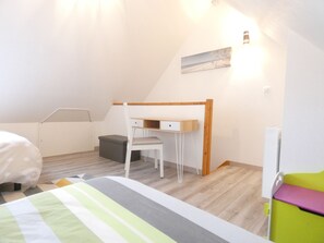 Fer et planche à repasser, Wi-Fi gratuit, draps fournis
