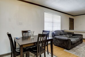 Interior - Walk to LSU Campus & Bars! Condo w/ Community Pool (Baton Rouge)