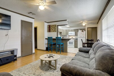 Walk to LSU Campus & Bars! Condo w/ Community Pool