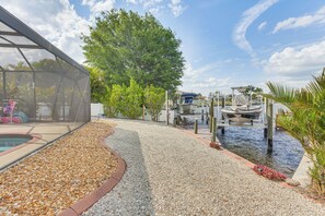 Interior - Fish, Grill + Chill: Port Charlotte Escape (Port Charlotte)