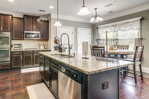 House (5 Bedrooms) | Interior