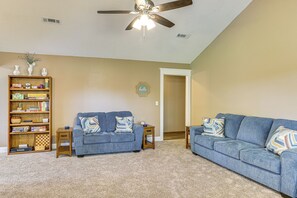 Interior - 13 Mi to Kauffman Stadium! 'cottontail Cottage' (Blue Springs)