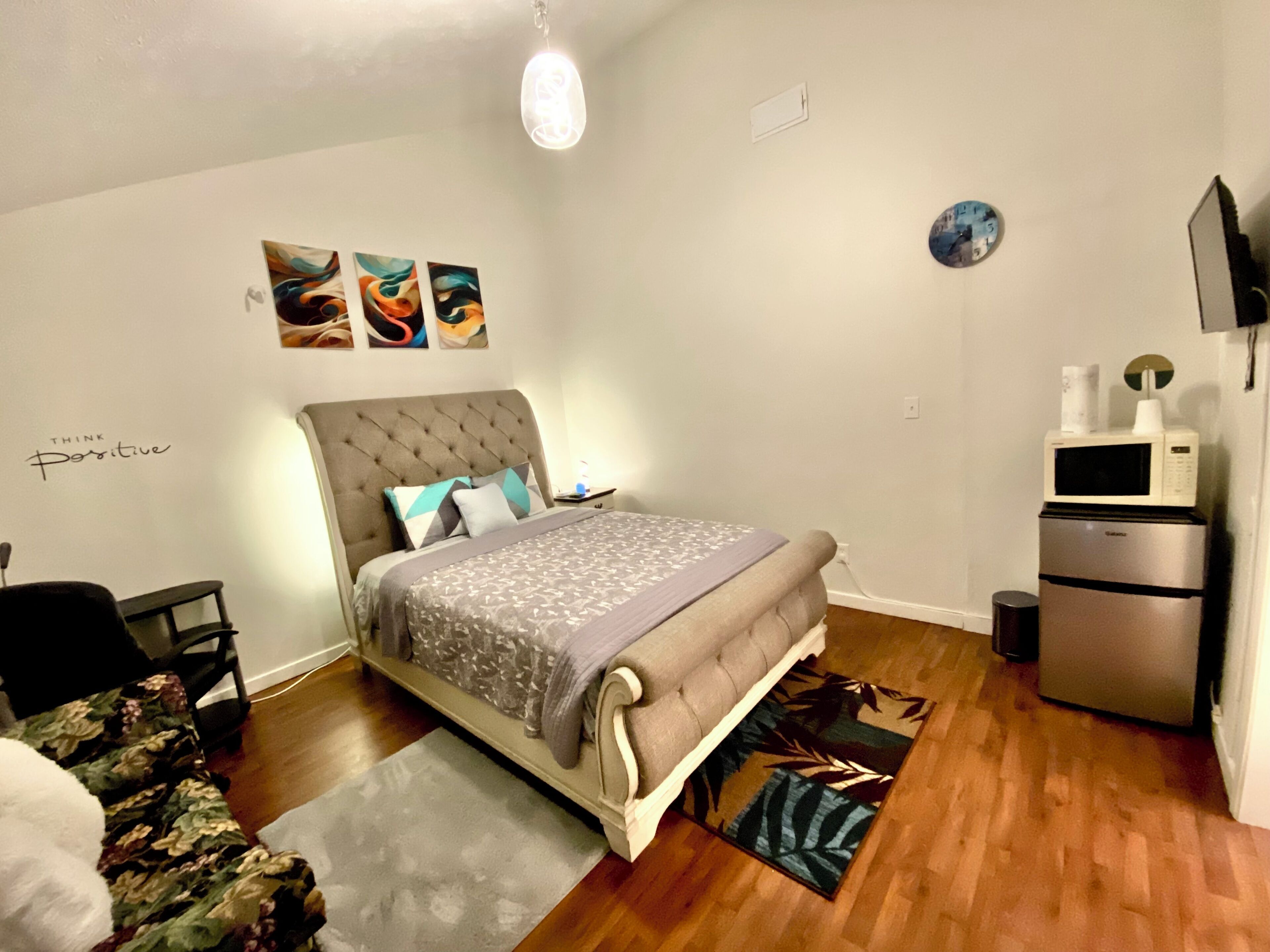 Iron/ironing board, free WiFi, bed sheets