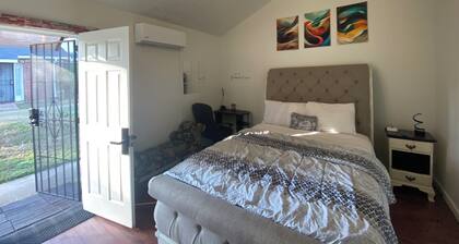 Cozy 1-bedroom studio in enjoyable Jackson with AC