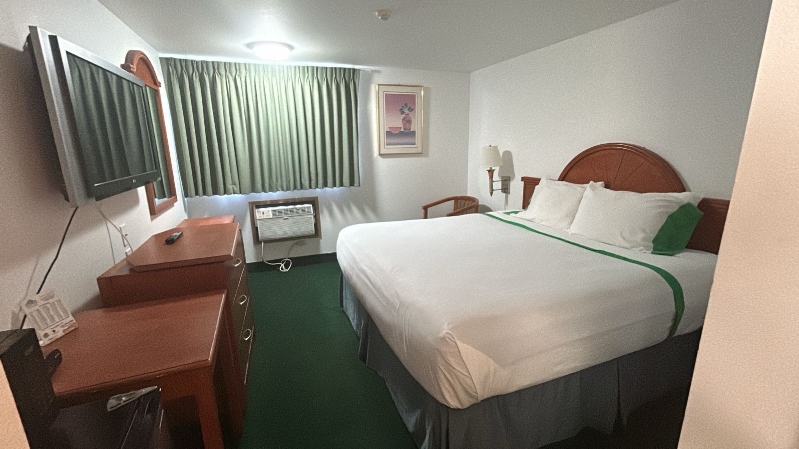 Chambre, 1 très grand lit, non-fumeurs | Fer et planche à repasser, Wi-Fi gratuit, draps fournis