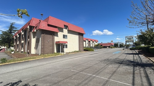 Tacoma Port Inn Fife I-5