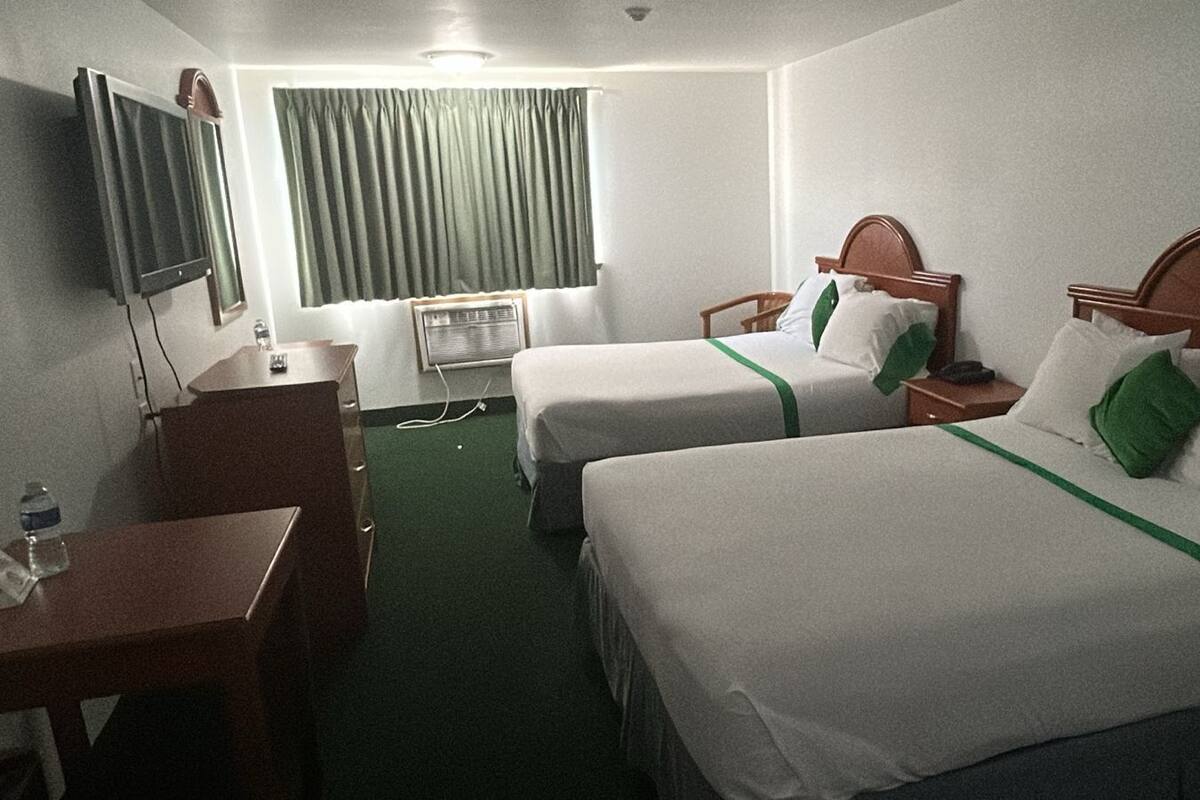 Chambre, 2 grands lits, non-fumeurs | Fer et planche à repasser, Wi-Fi gratuit, draps fournis