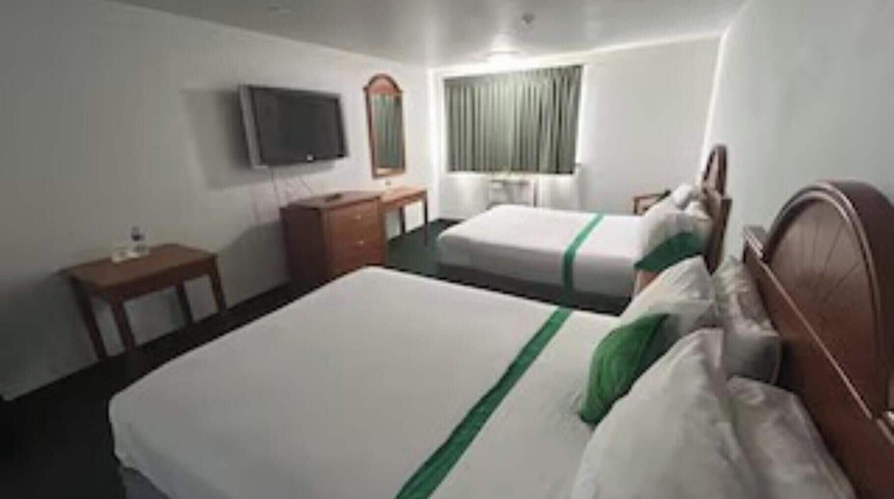 Room, 2 Queen Beds, Non Smoking