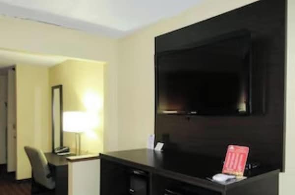 Saint Joseph Inn & Suites Benton Harbor Near I-94 - Benton Harbor, MI