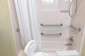 Towels - Saint Joseph Inn & Suites Benton Harbor Near I-94 (Benton Harbor)