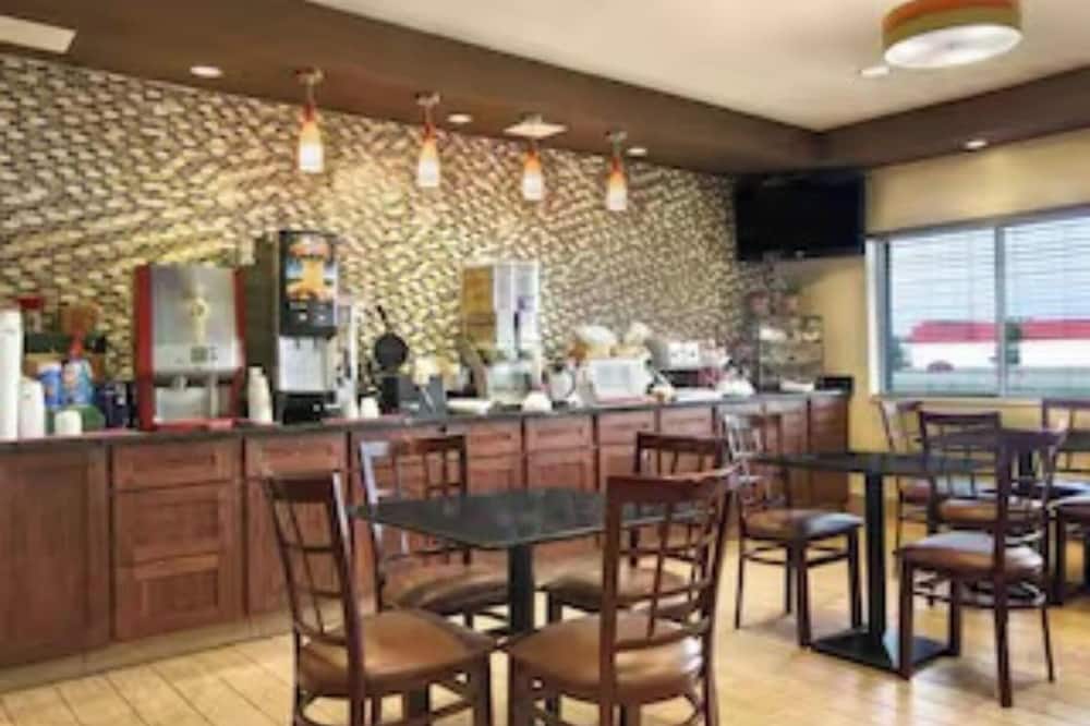 Saint Joseph Inn & Suites Benton Harbor Near I-94
