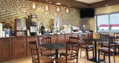 Saint Joseph Inn & Suites Benton Harbor Near I-94