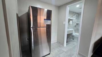 Room, 1 King Bed | Free WiFi, bed sheets